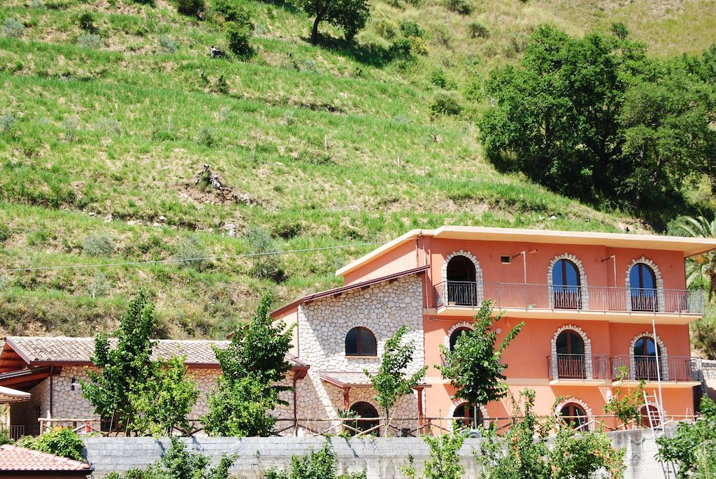 Al Giumani Hotell Mammola Exteriör bild
